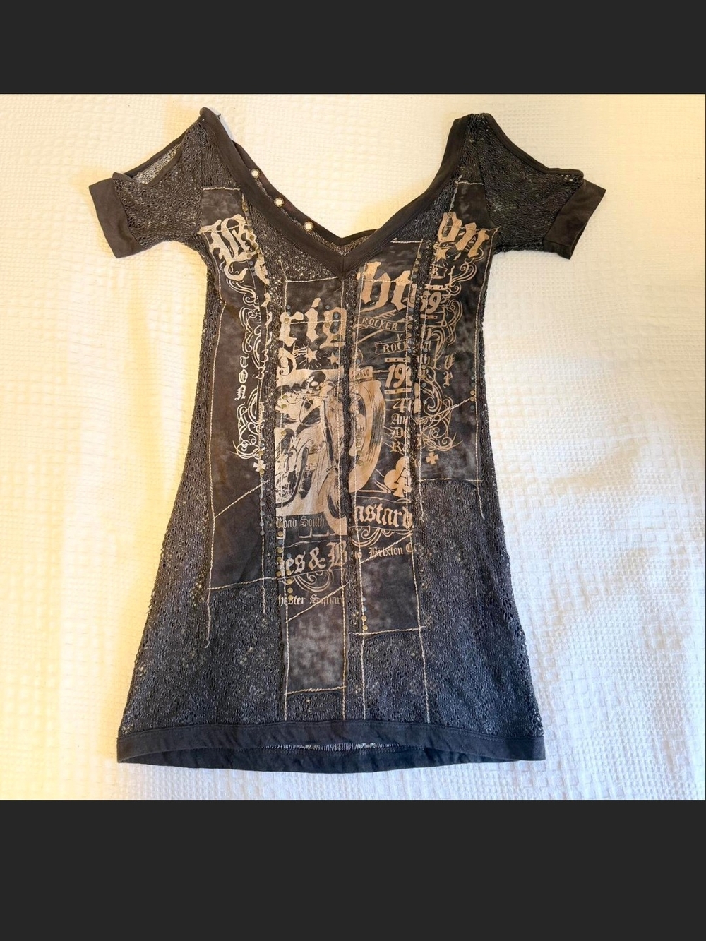 Salvage Vnt Mesh Panel Cold Shoulder Graphic V-Neck Lace-Inset Dress. XS